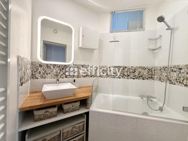 Appartement
         3 pièces
        - 50 m² Exclusivité 535 000 € *