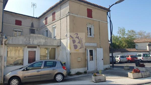 Vente maison de ville St Michel (16470), 127.00m² avec 3 pièce(s) dont 2 chambre(s). Agence Allard Brimeaud