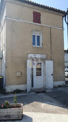 Vente maison de ville St Michel (16470), 127.00m² avec 3 pièce(s) dont 2 chambre(s). Agence Allard Brimeaud