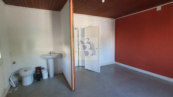 Vente maison de ville St Michel (16470), 127.00m² avec 3 pièce(s) dont 2 chambre(s). Agence Allard Brimeaud