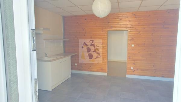 Vente maison de ville St Michel (16470), 127.00m² avec 3 pièce(s) dont 2 chambre(s). Agence Allard Brimeaud