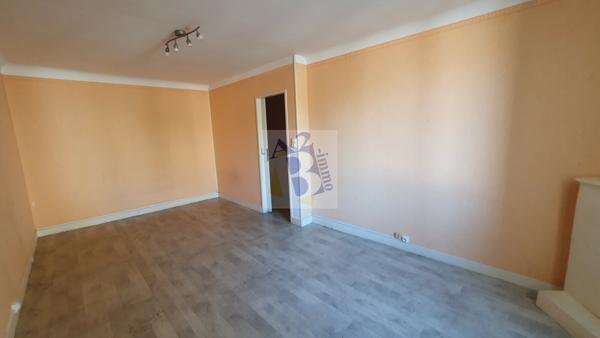 Vente maison de ville St Michel (16470), 127.00m² avec 3 pièce(s) dont 2 chambre(s). Agence Allard Brimeaud