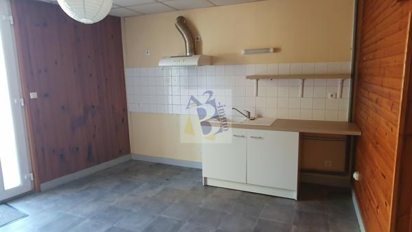 Vente maison de ville St Michel (16470), 127.00m² avec 3 pièce(s) dont 2 chambre(s). Agence Allard Brimeaud