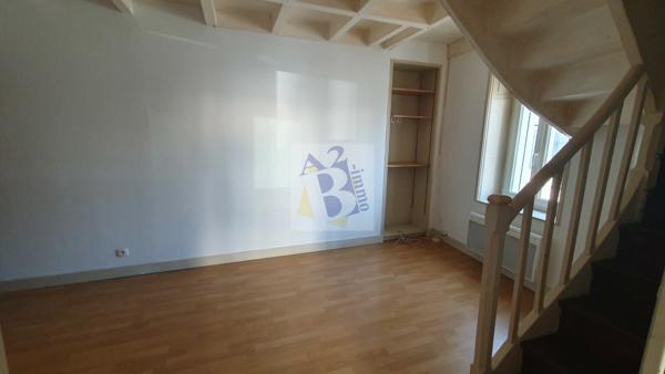 Vente maison de ville St Michel (16470), 127.00m² avec 3 pièce(s) dont 2 chambre(s). Agence Allard Brimeaud