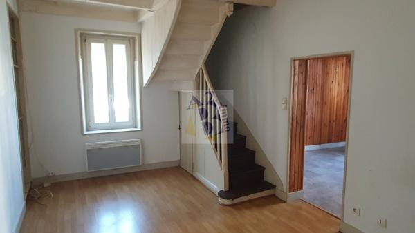 Vente maison de ville St Michel (16470), 127.00m² avec 3 pièce(s) dont 2 chambre(s). Agence Allard Brimeaud
