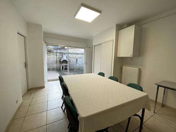 ANGOULÊME CENTRE – Quartier Saint-Martin | Maison de ville avec jardin, terrasse et garage