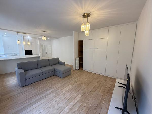 Appartement meublé neuf de 59 m2 rénové en entier - 1 chambre avec double séjour