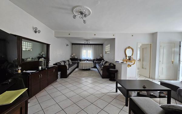 Maison à vendre    8 pièces • 199,52 m2 Saint-Étienne