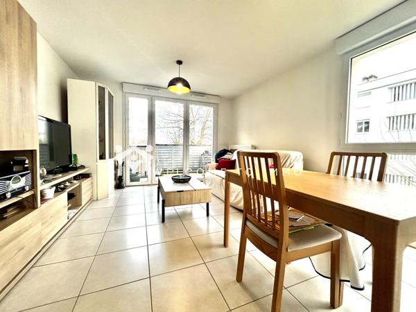 Coeur de Pessac, appartement lumineux de 61m², 2 chambres, balcon et 2 places de parking en sous sol Pessac (33600)