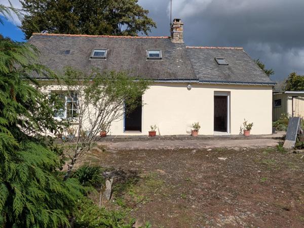 SILFIAC JOLIE MAISON DE CAMPAGNE AVEC VIE DE PLAIN PIED DE 4 PIECES 56 m² 2 DEPENDANCES PARCELLE DE 1084m²