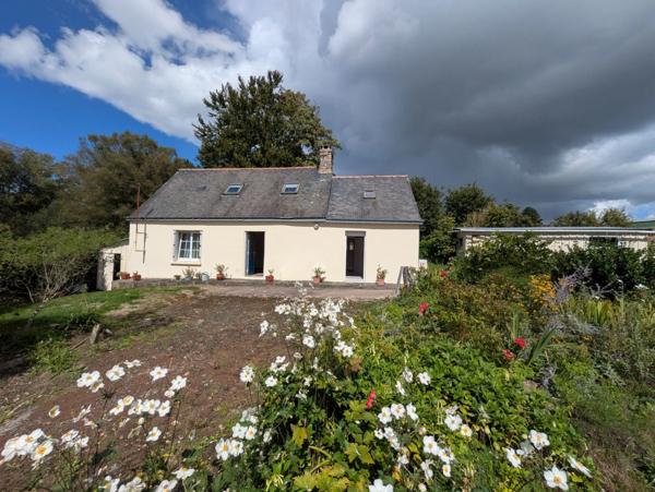 SILFIAC JOLIE MAISON DE CAMPAGNE AVEC VIE DE PLAIN PIED DE 4 PIECES 56 m² 2 DEPENDANCES PARCELLE DE 1084m²