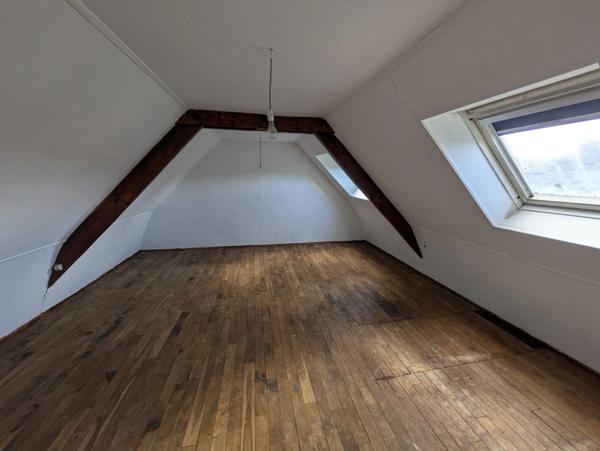 SILFIAC JOLIE MAISON DE CAMPAGNE AVEC VIE DE PLAIN PIED DE 4 PIECES 56 m² 2 DEPENDANCES PARCELLE DE 1084m²