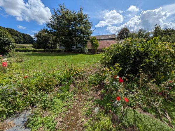 SILFIAC JOLIE MAISON DE CAMPAGNE AVEC VIE DE PLAIN PIED DE 4 PIECES 56 m² 2 DEPENDANCES PARCELLE DE 1084m²