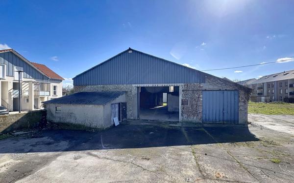 Maison à vendre    2 pièces • 320 m2 Lescar