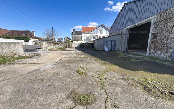 Maison à vendre    2 pièces • 320 m2 Lescar