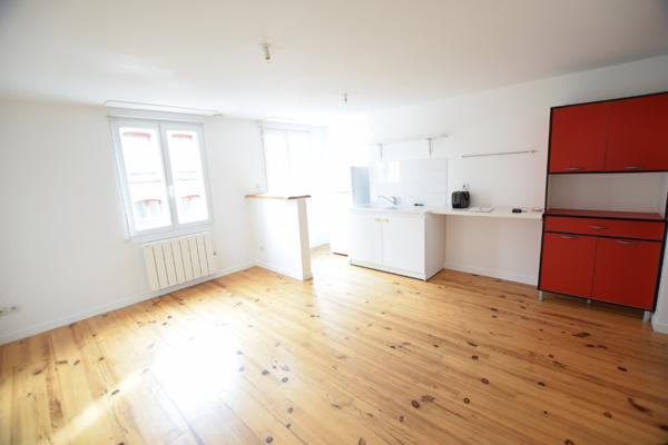 A louer Appartement F2 - Elbeuf 76500- Réf PIRE-2D