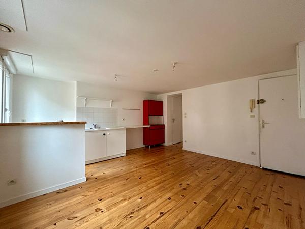 A louer Appartement F2 - Elbeuf 76500- Réf PIRE-2D