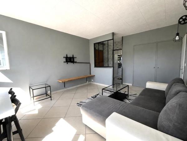 Appartement à louer 950 € CC Aubergenville 3 p 56 m² DPE E