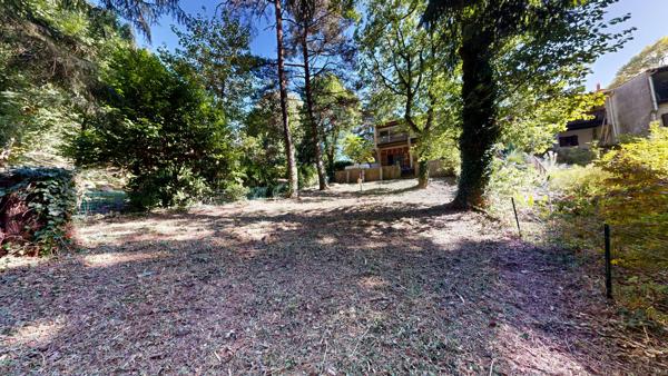 Proche CARCASSONNE, Maison avec jardin dans la Montagne Noire.