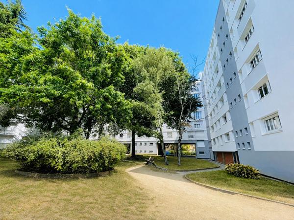 À vendre appartement calme au coeur d'une copropriété ravalée et isolée - 4 chambres - Ascenseur - Stationnement privé sécurisé , Nantes À vendre appartement calme au coeur d'une copropriété ravalée et isolée - 4 chambres - Ascenseur - Stationnement privé sécurisé , Nantes