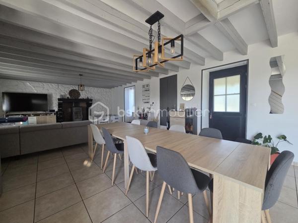 Venez découvrir cette maison de campagne, située dans un petit hameau calme, à seulement quelques minutes de Secondigny avec les commerces, maison de santé, écoles et collèges.

Dotée d'une surface de 194m2, elle se compose en rez-de-chaussée, d'une cuisine ouverte sur le séjour/salon de 73m2 avec poêle à granulés, une salle de jeux de 33m2 également avec poêle à granulés, un espace buanderie, une salle d'eau et un toilette séparé.
A l'étage, le palier dessert 3 chambres de 10m2, 13m2 et 21m2 dont une avec espace dressing, un bureau de 6m2 et une salle d'eau avec toilette.

La maison est équipée du double vitrage, de 2 poêles à granulés, travaux d'électricité et de plomberie récents, VMC, fibre optique.
Charpente et couverture en bon état.
Assainissement individuel avec quelques travaux pour le remettre en conformité.

Côté extérieur, très belle parcelle de 18500m2 avec une superbe vue dégagée, deux dépendances à restaurer et un puits.

Cette propriété est une belle opportunité pour les amoureux de la campagne à la recherche de tranquillité et d'espace.