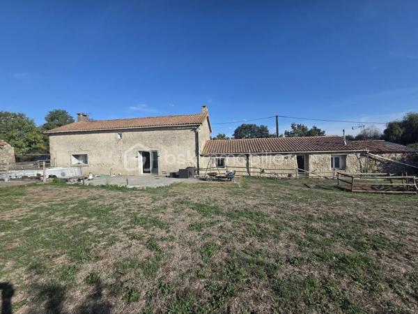 Venez découvrir cette maison de campagne, située dans un petit hameau calme, à seulement quelques minutes de Secondigny avec les commerces, maison de santé, écoles et collèges.

Dotée d'une surface de 194m2, elle se compose en rez-de-chaussée, d'une cuisine ouverte sur le séjour/salon de 73m2 avec poêle à granulés, une salle de jeux de 33m2 également avec poêle à granulés, un espace buanderie, une salle d'eau et un toilette séparé.
A l'étage, le palier dessert 3 chambres de 10m2, 13m2 et 21m2 dont une avec espace dressing, un bureau de 6m2 et une salle d'eau avec toilette.

La maison est équipée du double vitrage, de 2 poêles à granulés, travaux d'électricité et de plomberie récents, VMC, fibre optique.
Charpente et couverture en bon état.
Assainissement individuel avec quelques travaux pour le remettre en conformité.

Côté extérieur, très belle parcelle de 18500m2 avec une superbe vue dégagée, deux dépendances à restaurer et un puits.

Cette propriété est une belle opportunité pour les amoureux de la campagne à la recherche de tranquillité et d'espace.