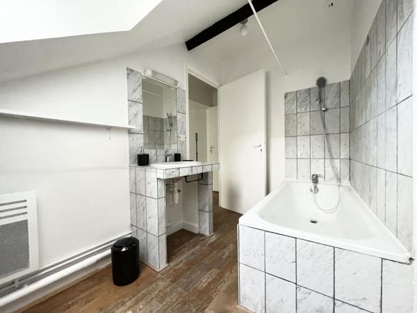 A LOUER : T2 à LILLE • Vieux lille • 920 € CC • Réf. G661-8