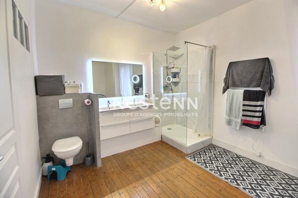 Maison à vendre à Feyzin - 5 pièces, 4 chambres, 199 m²