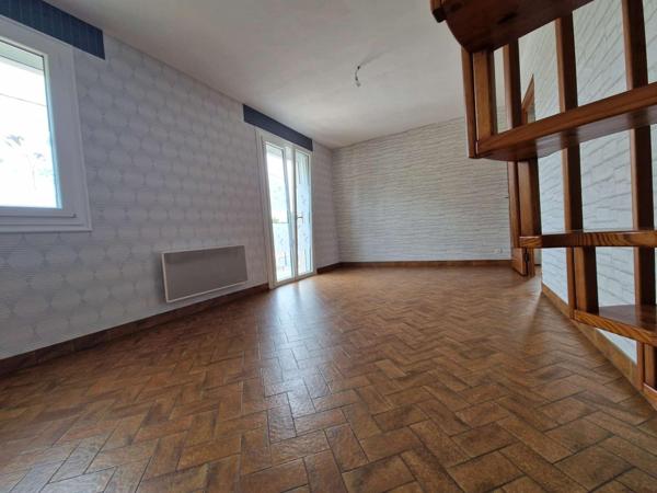 Maison de bourg sur sous-sol à SPAY avec 4  chambres jardin