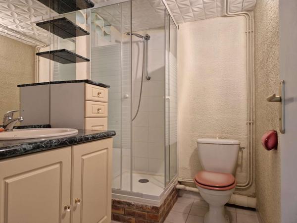 Maison de bourg sur sous-sol à SPAY avec 4  chambres jardin