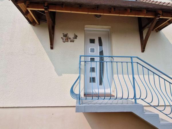 Maison de bourg sur sous-sol à SPAY avec 4  chambres jardin