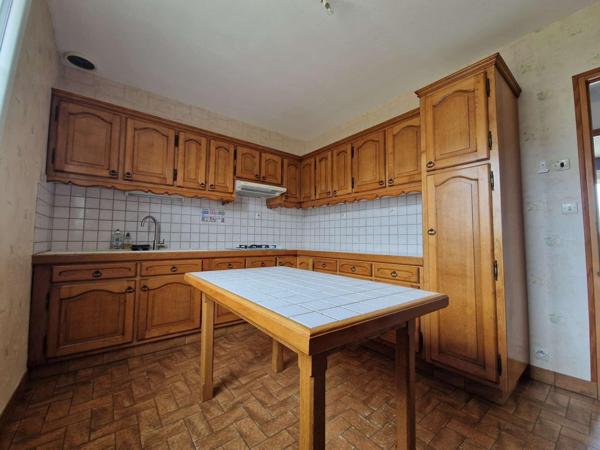 Maison de bourg sur sous-sol à SPAY avec 4  chambres jardin