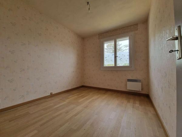 Maison de bourg sur sous-sol à SPAY avec 4  chambres jardin