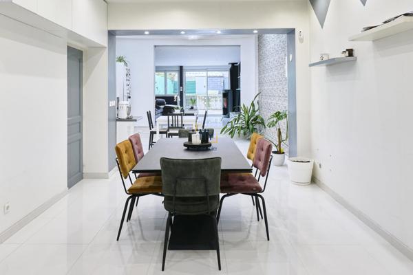 LARGE 1930 - ON POSE SES MEUBLES