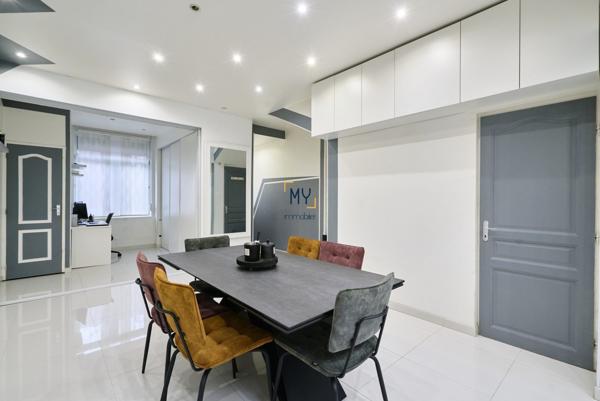 LARGE 1930 - ON POSE SES MEUBLES