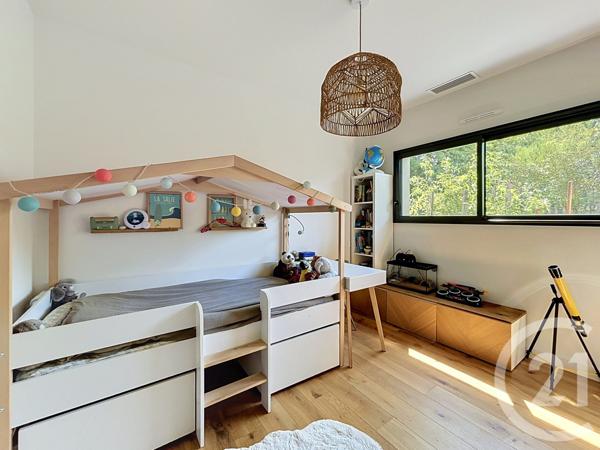 Maison à vendre  4 pièces - 129,40 m 2   GUJAN MESTRAS  - 33