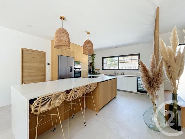 Maison à vendre  4 pièces - 129,40 m 2   GUJAN MESTRAS  - 33