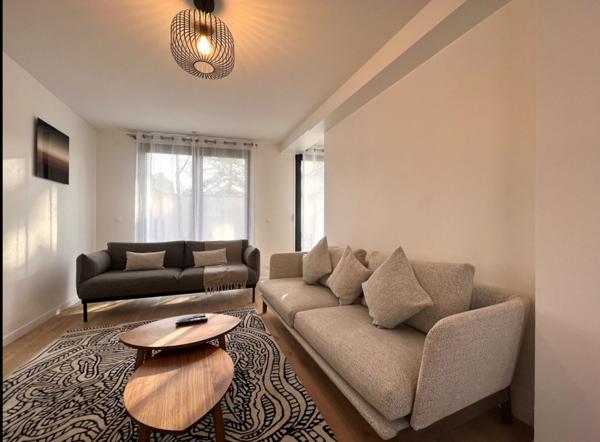 Montreuil (93100) Belle Villa neuve avec petit jardin et toit terrasse