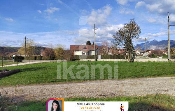 Terrain plat constructible au calme - Saint Laurent du Pont