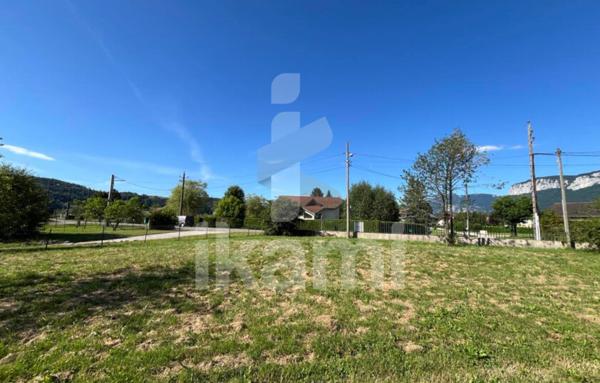 Terrain plat constructible au calme - Saint Laurent du Pont