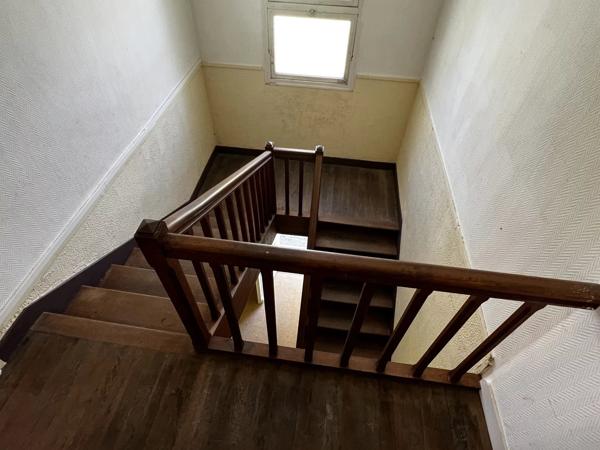 Appartements et complexe commercial dans un village primé