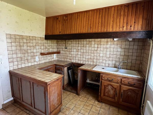 Appartements et complexe commercial dans un village primé