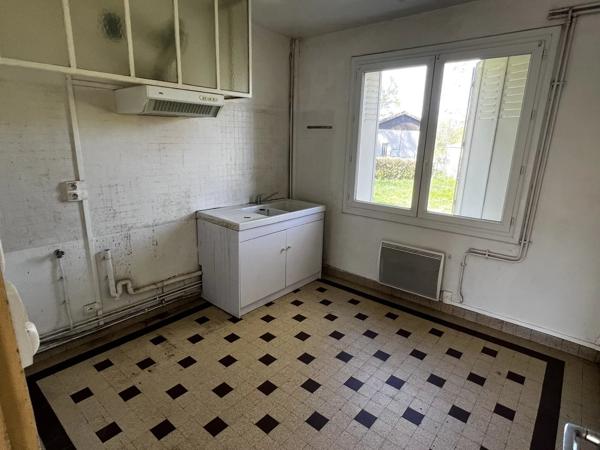 Appartements et complexe commercial dans un village primé