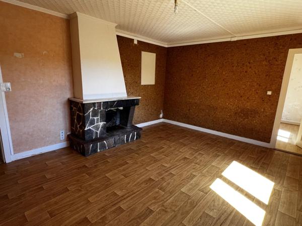 Appartements et complexe commercial dans un village primé
