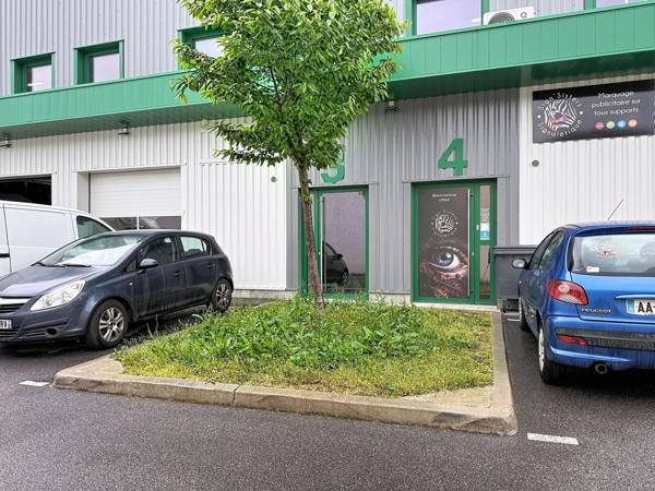 Location Local commercial 154 m2 à Saint-Quentin-Fallavier