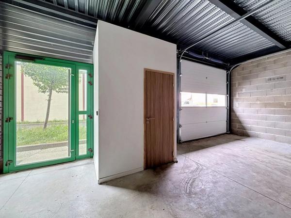 Location Local commercial 154 m2 à Saint-Quentin-Fallavier