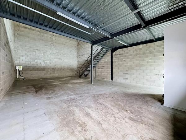 Location Local commercial 154 m2 à Saint-Quentin-Fallavier