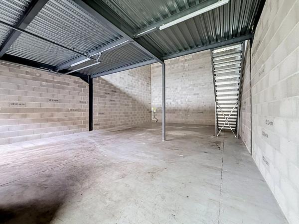 Location Local commercial 154 m2 à Saint-Quentin-Fallavier