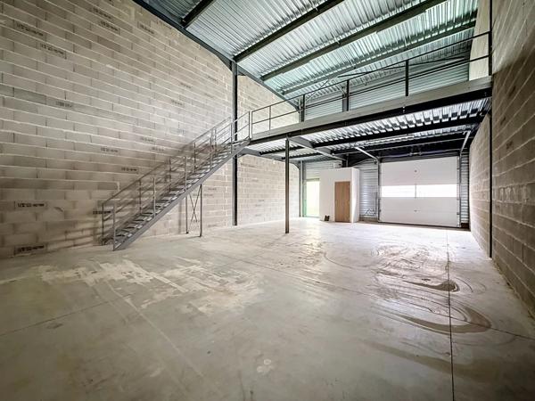 Location Local commercial 154 m2 à Saint-Quentin-Fallavier