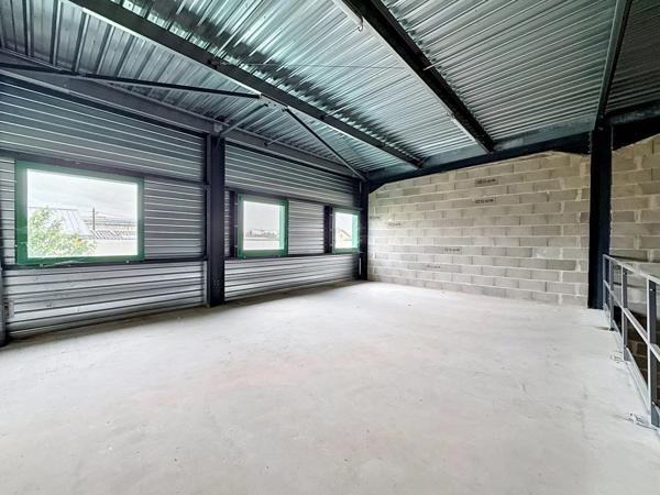 Location Local commercial 154 m2 à Saint-Quentin-Fallavier